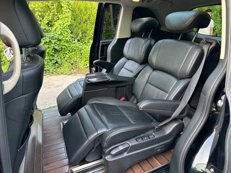 徐州17年本田艾力绅8