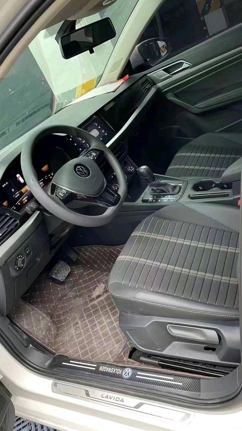 成都22年大众朗逸5