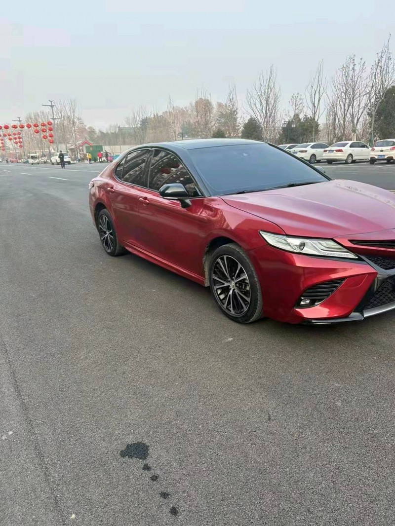 济宁19年丰田凯美瑞2