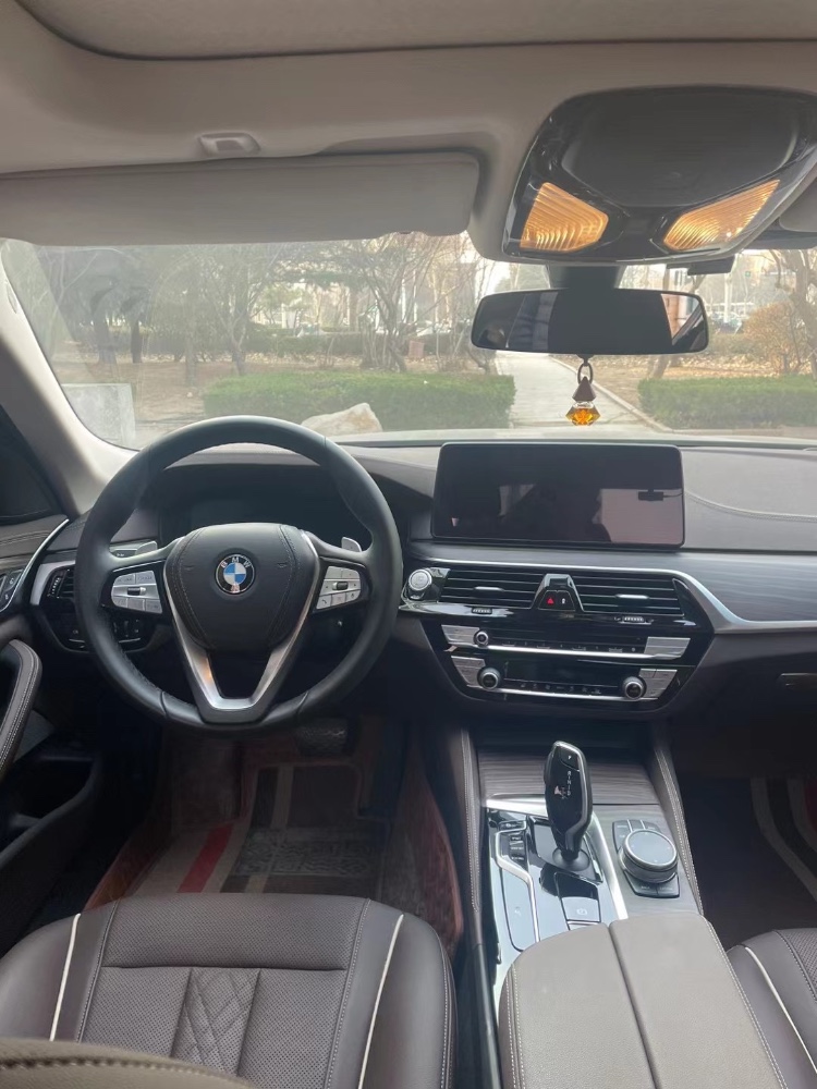 潍坊21年宝马5系8