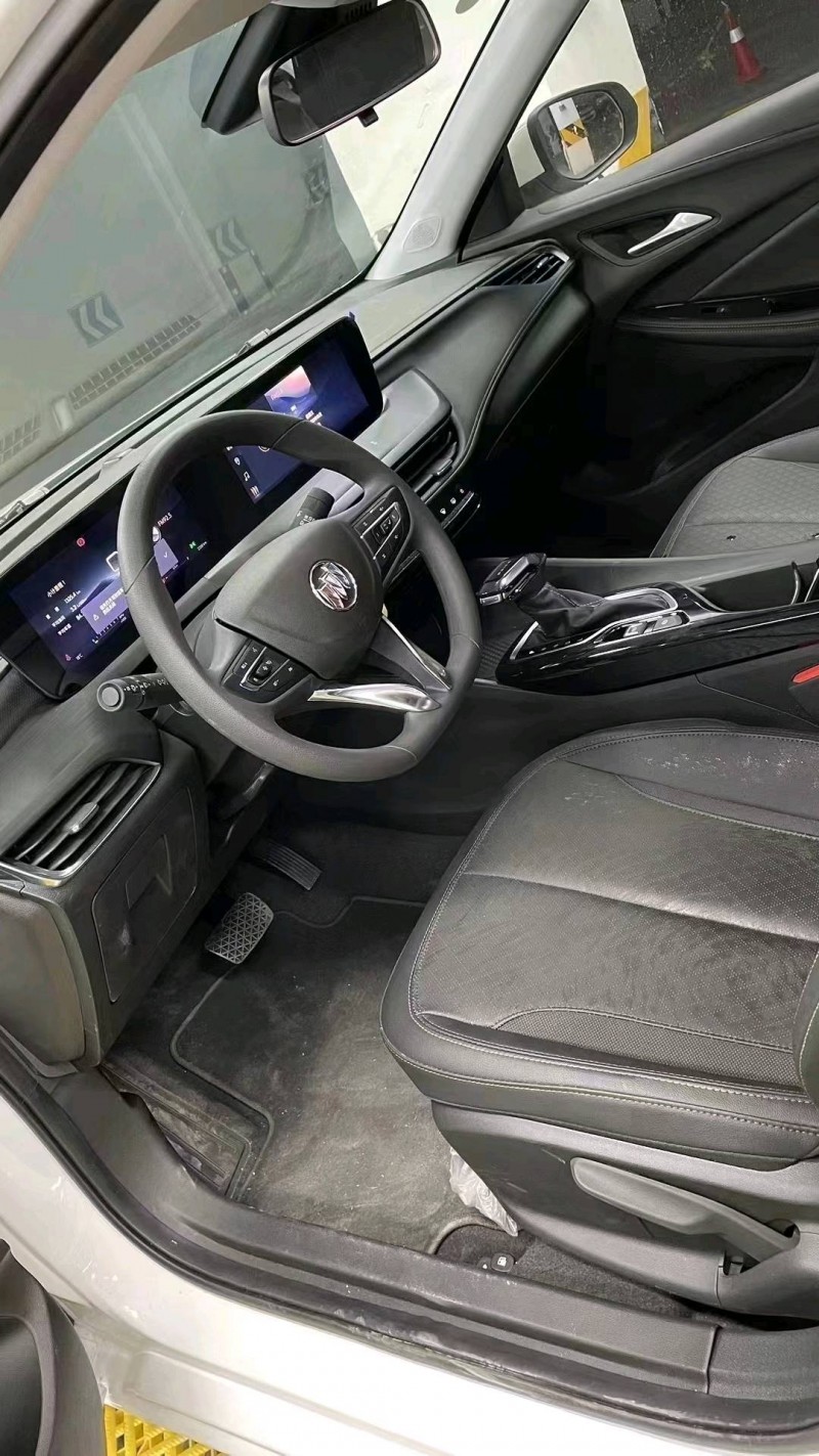 成都23年别克威朗5