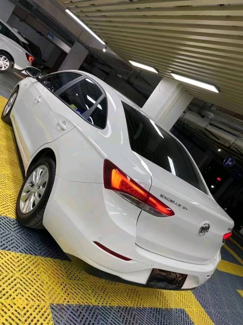 成都22年别克英朗6