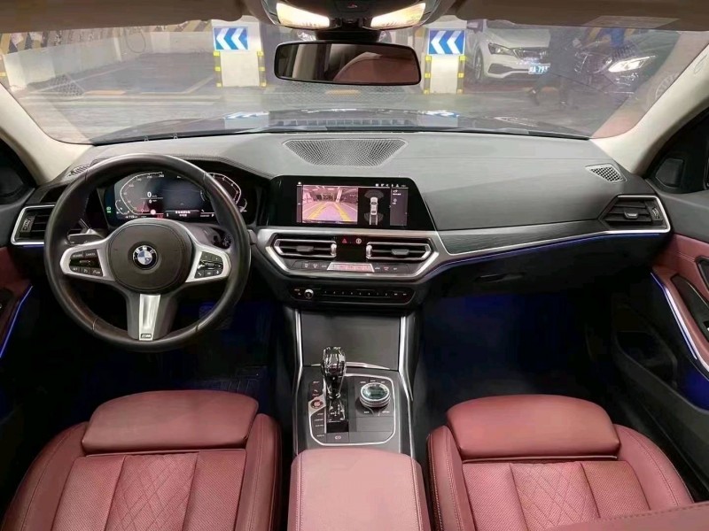 成都22年宝马3系9