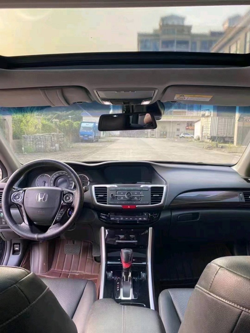 珠海17年本田雅阁4