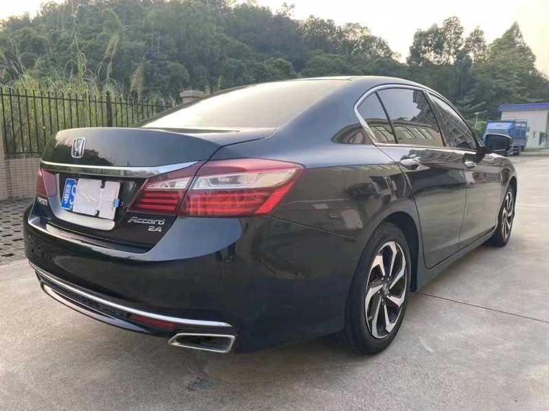 珠海17年本田雅阁5