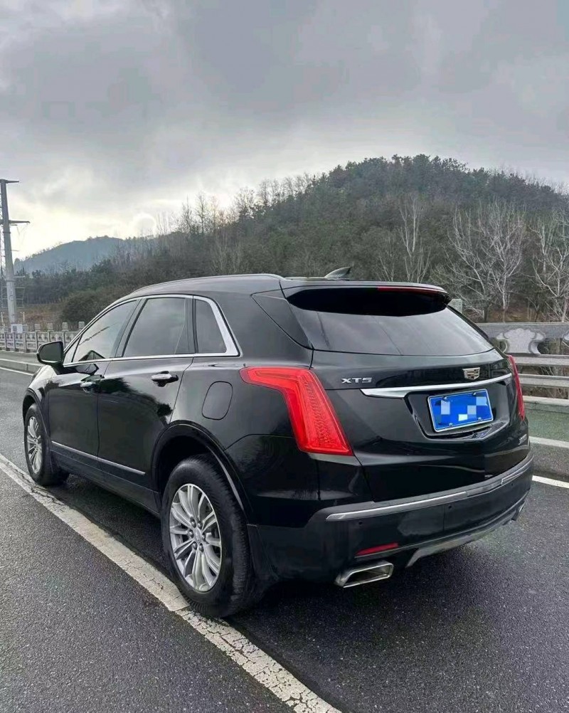 枣庄17年凯迪拉克XT56