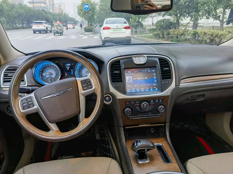 汕头13年克莱斯勒300C3