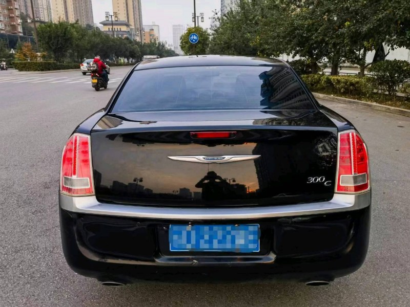 汕头13年克莱斯勒300C4