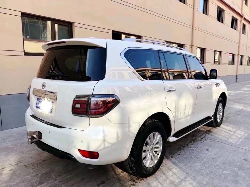 东营18年日产途乐8