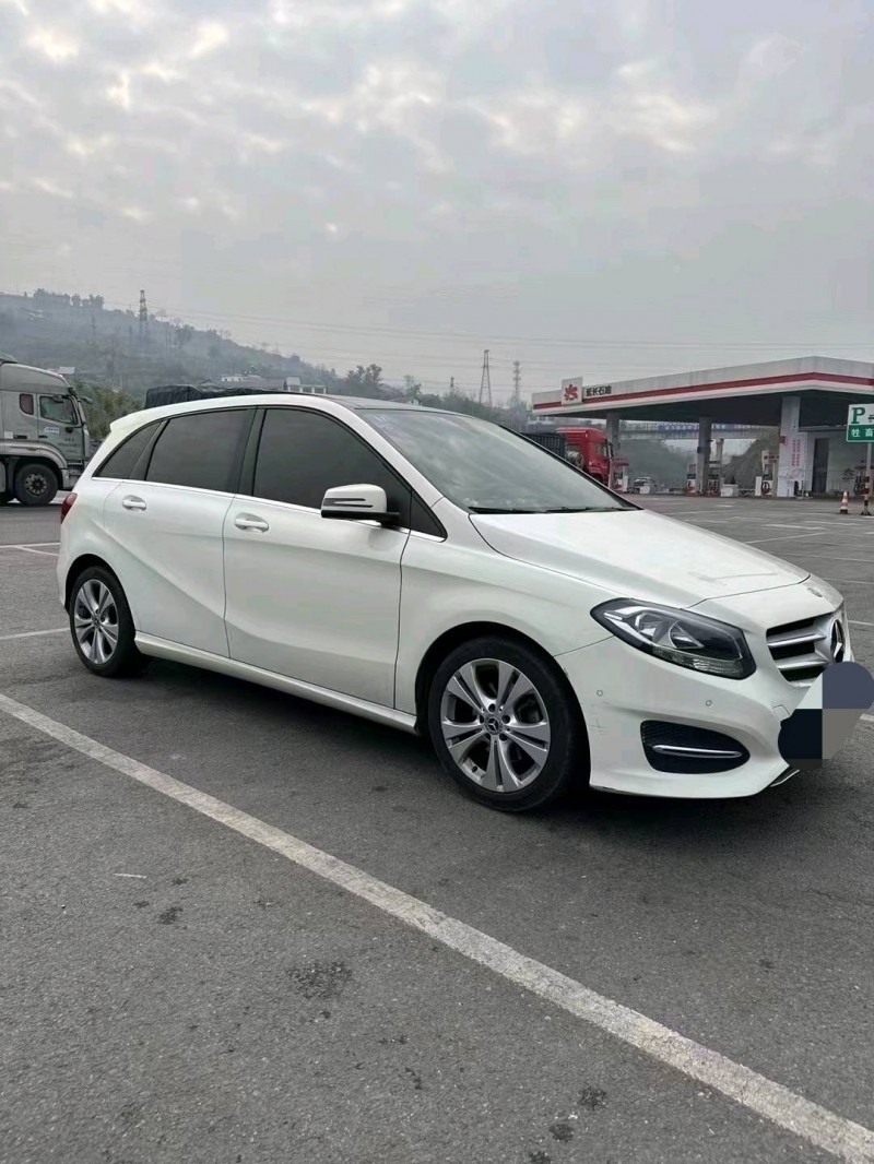 重庆18年奔驰B2