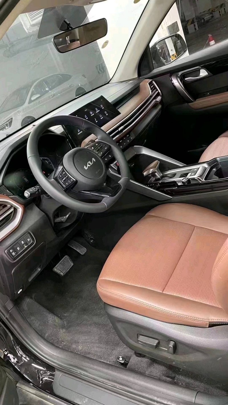 成都23年起亚智跑6