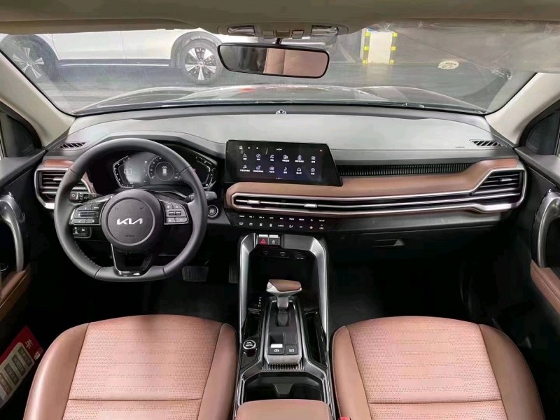 成都23年起亚智跑8