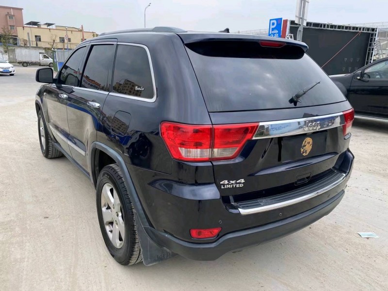 广州12年Jeep大切诺基8