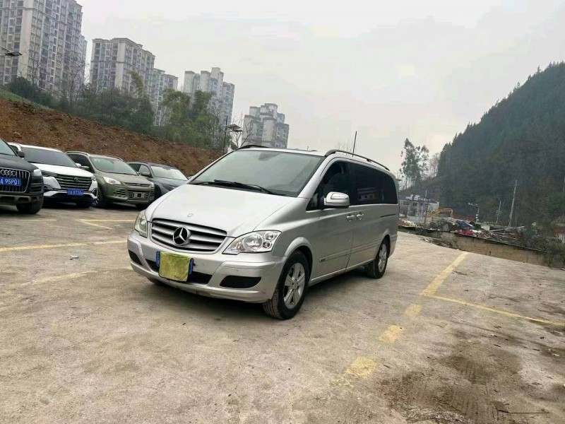 重庆12年奔驰唯雅诺3