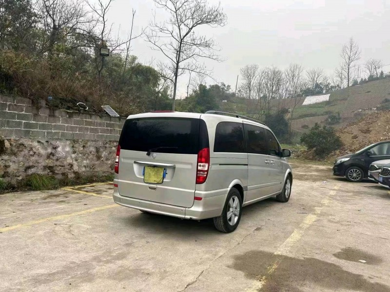 重庆12年奔驰唯雅诺4