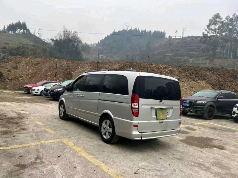 重庆12年奔驰唯雅诺7