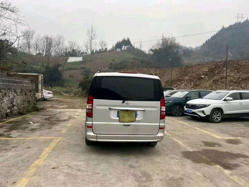 重庆12年奔驰唯雅诺9