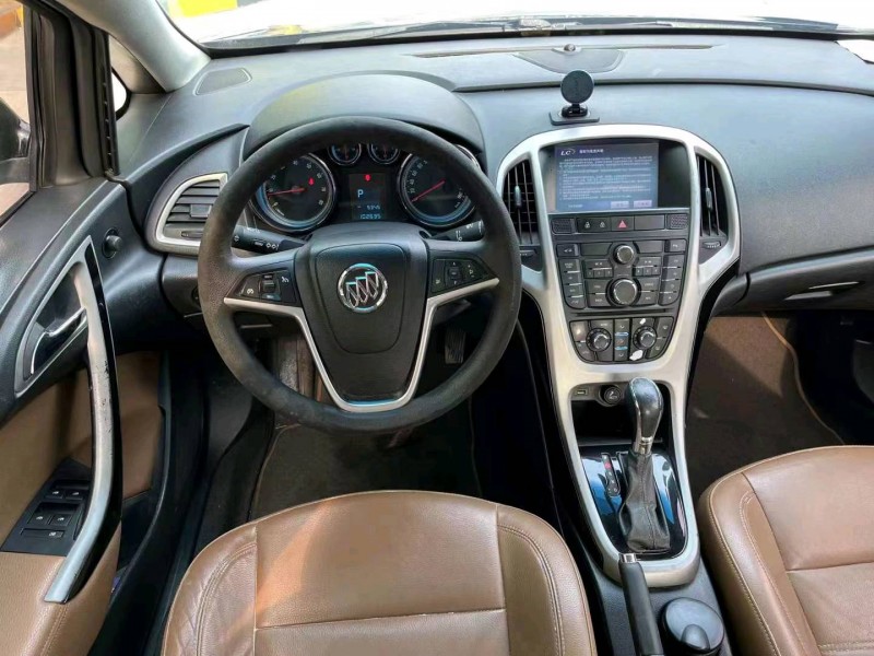 宜昌14年别克英朗6