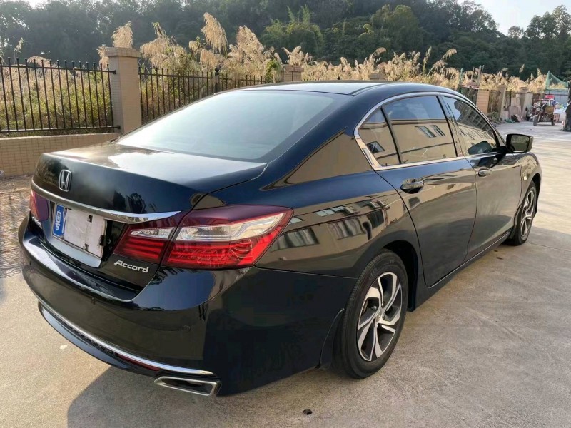 江门18年本田雅阁8