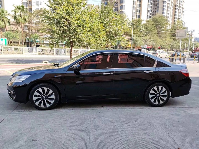 深圳17年本田雅阁3