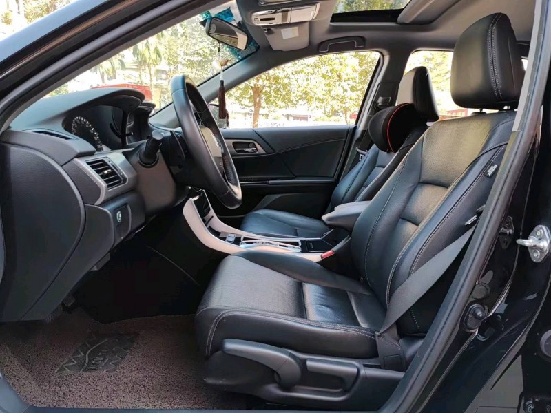 深圳17年本田雅阁8