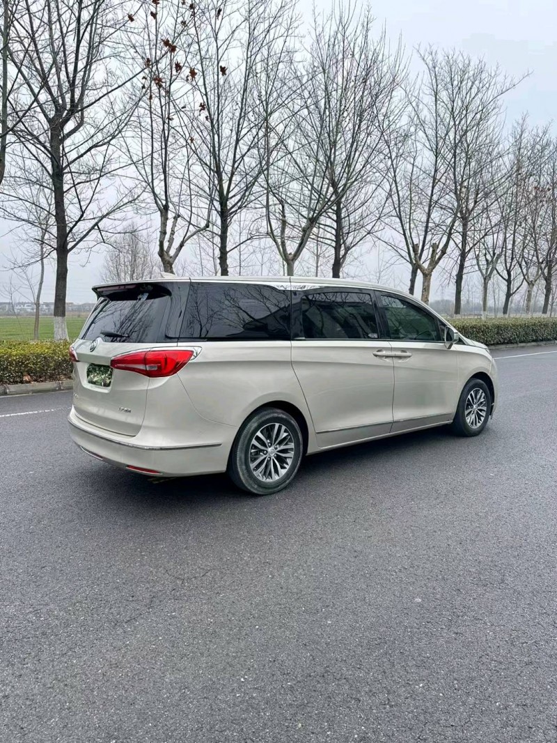 宿迁17年别克GL86