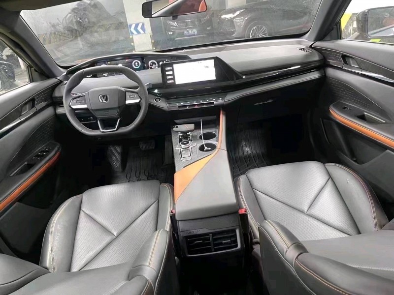 成都23年长安汽车UNI-V9