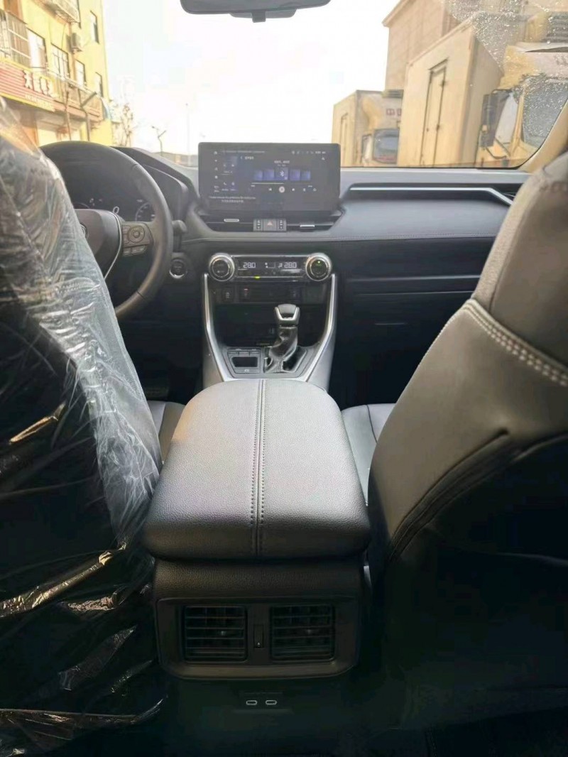苏州23年丰田RAV4荣放8