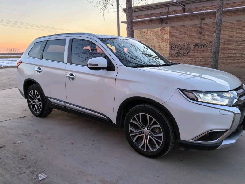 保定16年三菱欧蓝德3