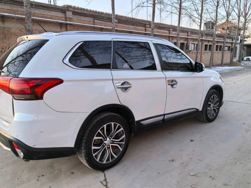 保定16年三菱欧蓝德4