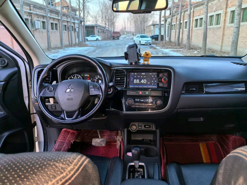 保定16年三菱欧蓝德6