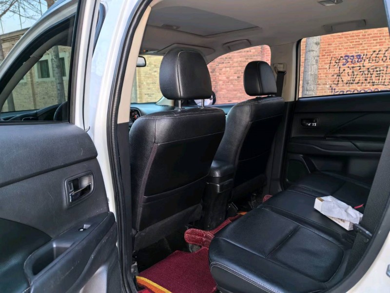 保定16年三菱欧蓝德7