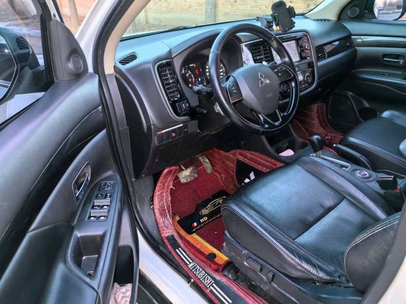 保定16年三菱欧蓝德8