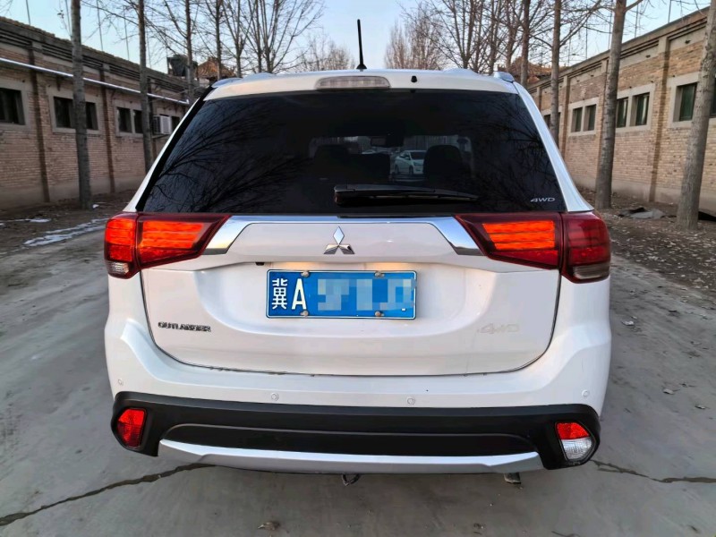 保定16年三菱欧蓝德9