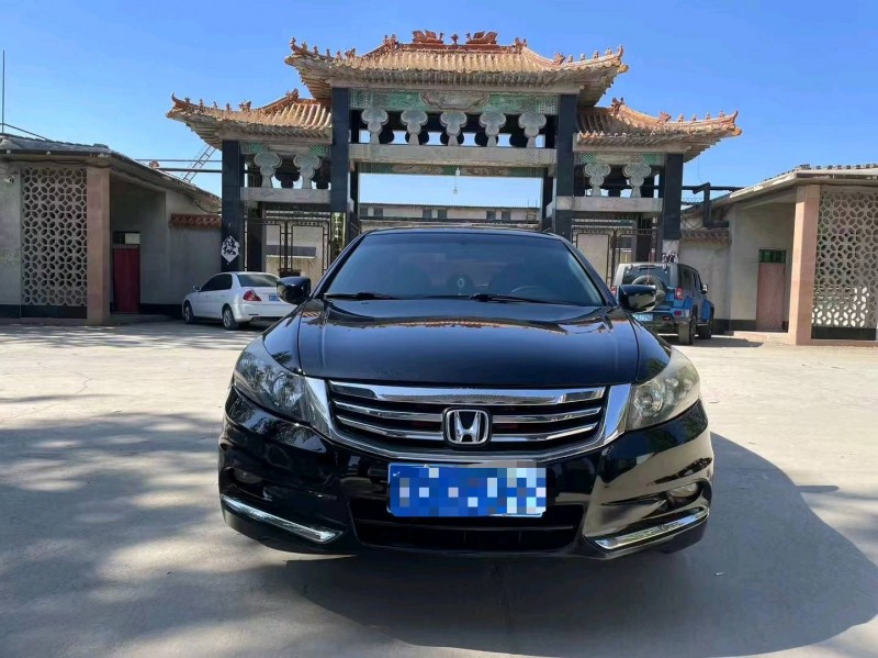 保定13年本田雅阁1