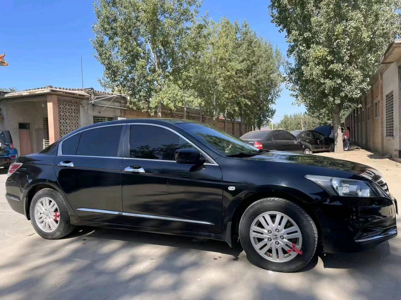 保定13年本田雅阁2