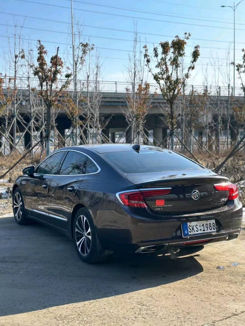 青岛17年别克君越7