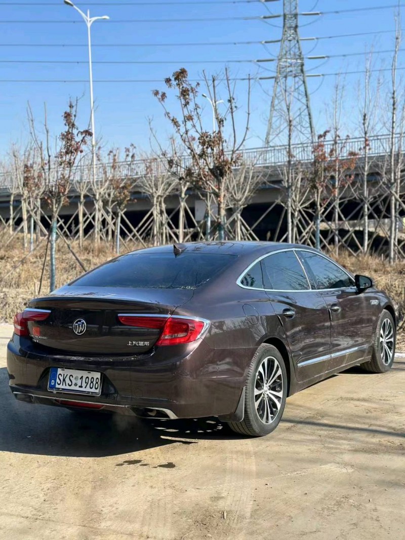 青岛17年别克君越8