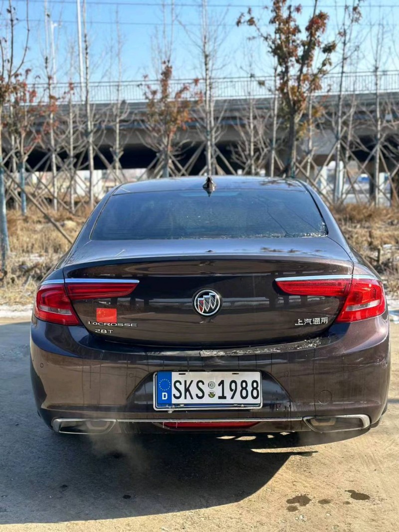 青岛17年别克君越9