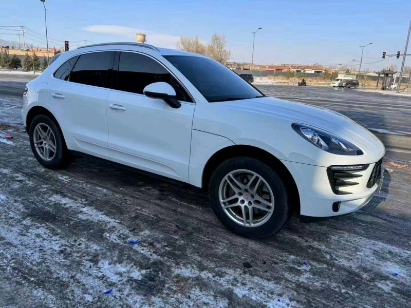 長治18年保時捷Macan3
