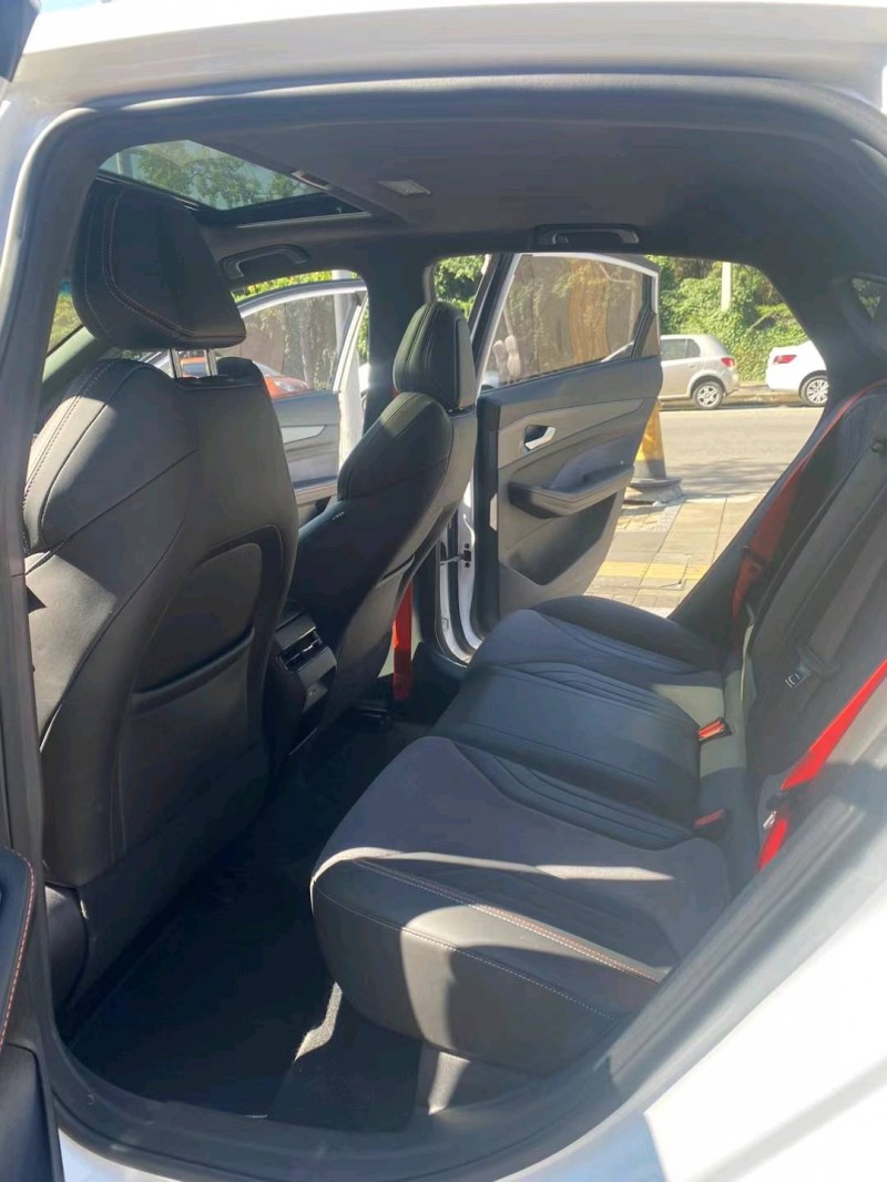 成都22年吉利缤瑞6