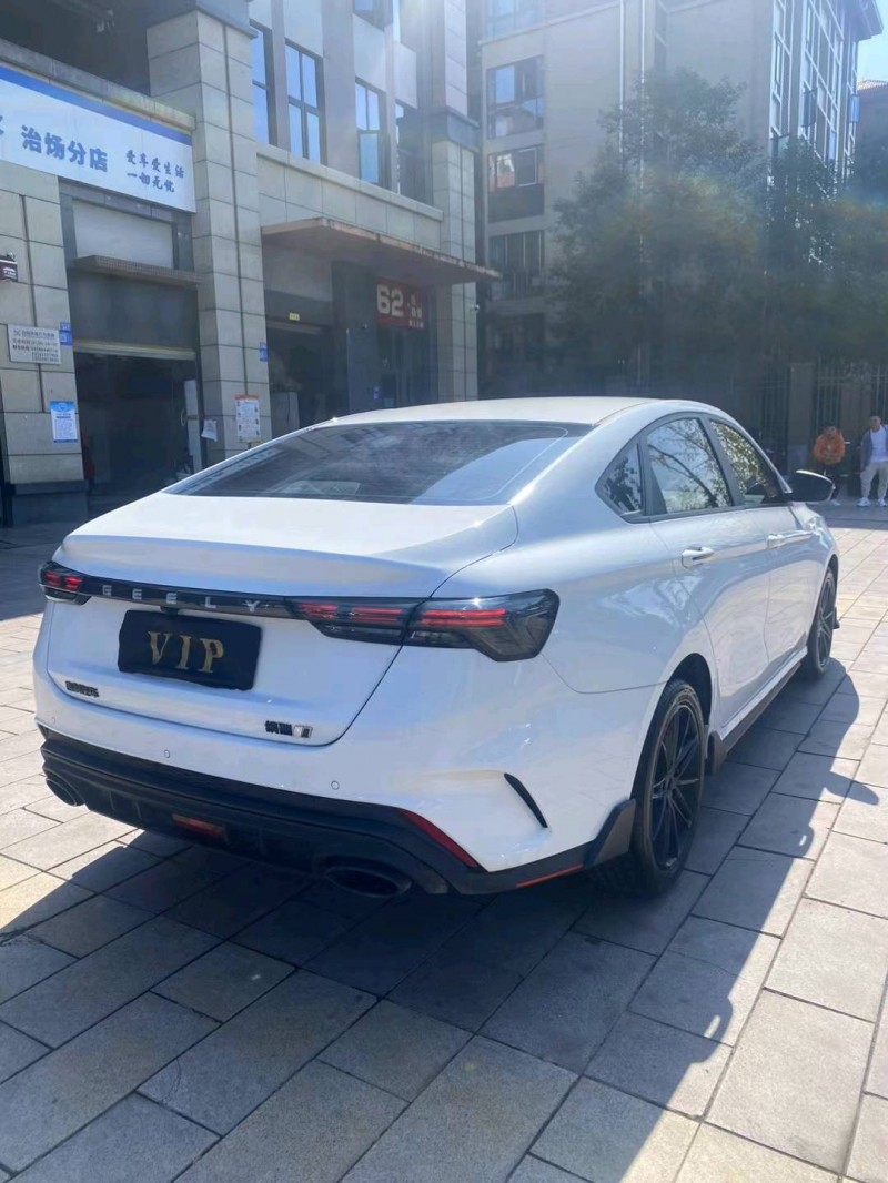 成都22年吉利缤瑞8