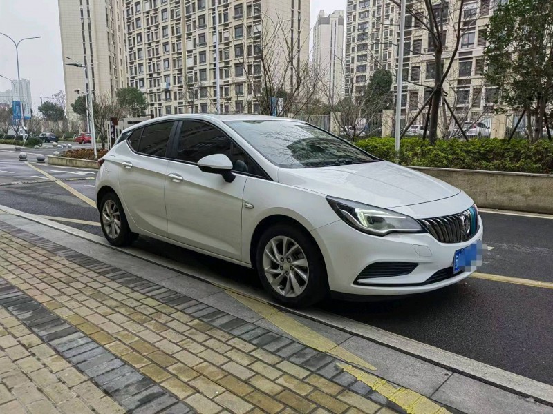 苏州16年别克威朗2