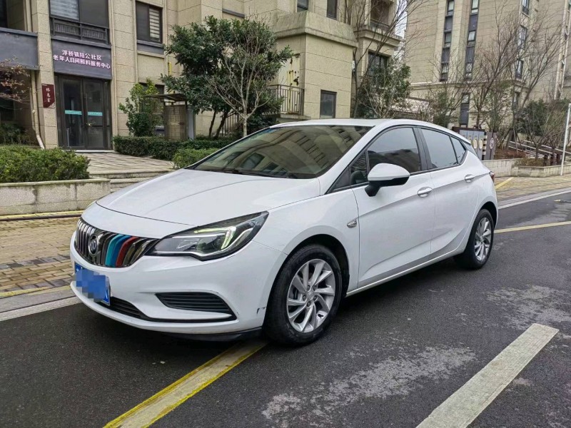 苏州16年别克威朗3