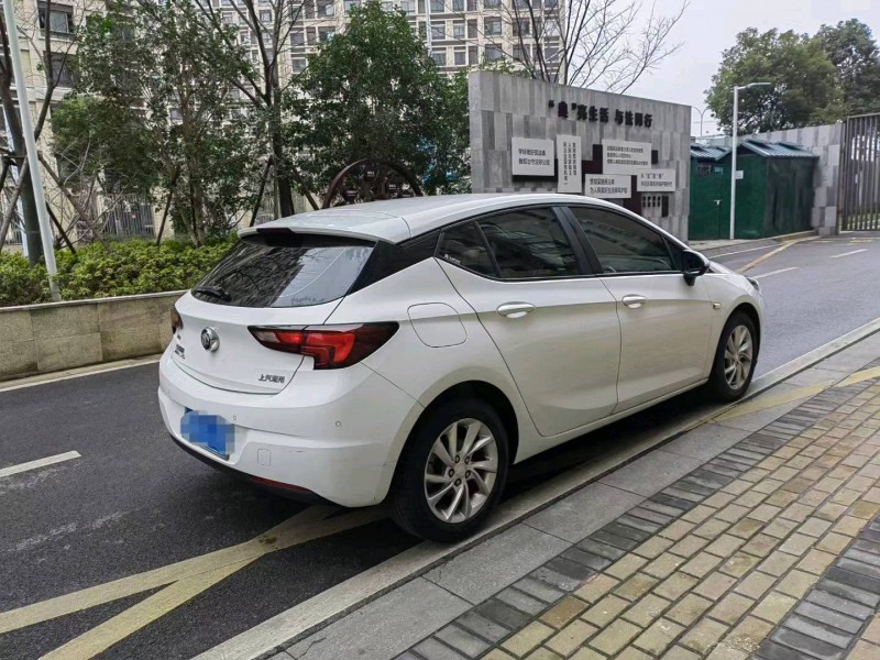 苏州16年别克威朗8