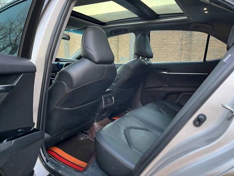 保定19年丰田凯美瑞6