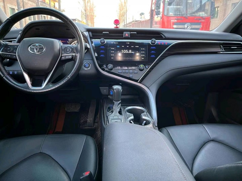 保定19年丰田凯美瑞8