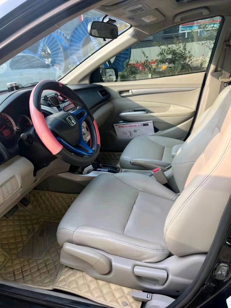 广州11年本田锋范4