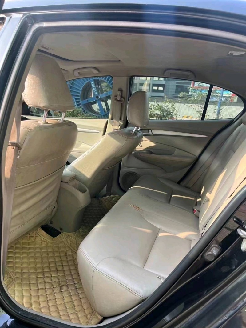 广州11年本田锋范5