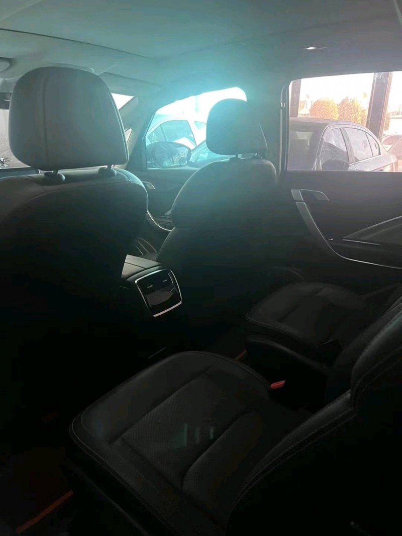 济宁20年吉利嘉际4